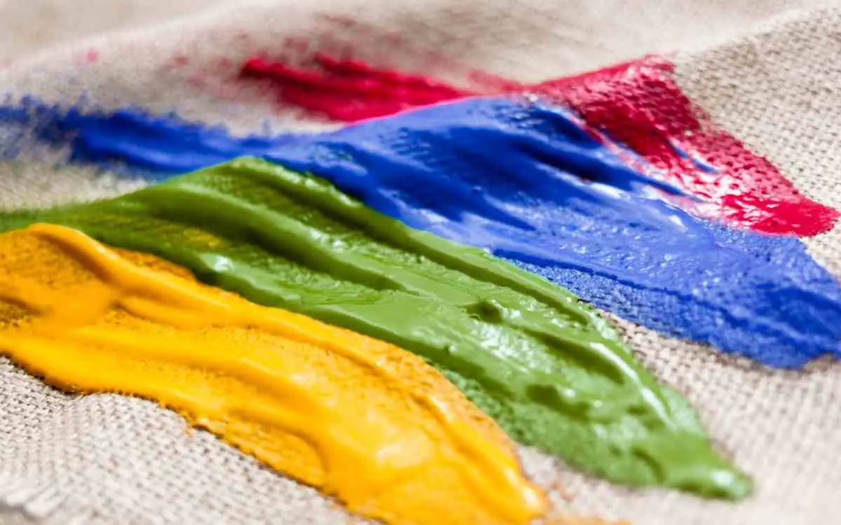 Acrylic Paint vs Tempera Paint What's Better? CraftersMag