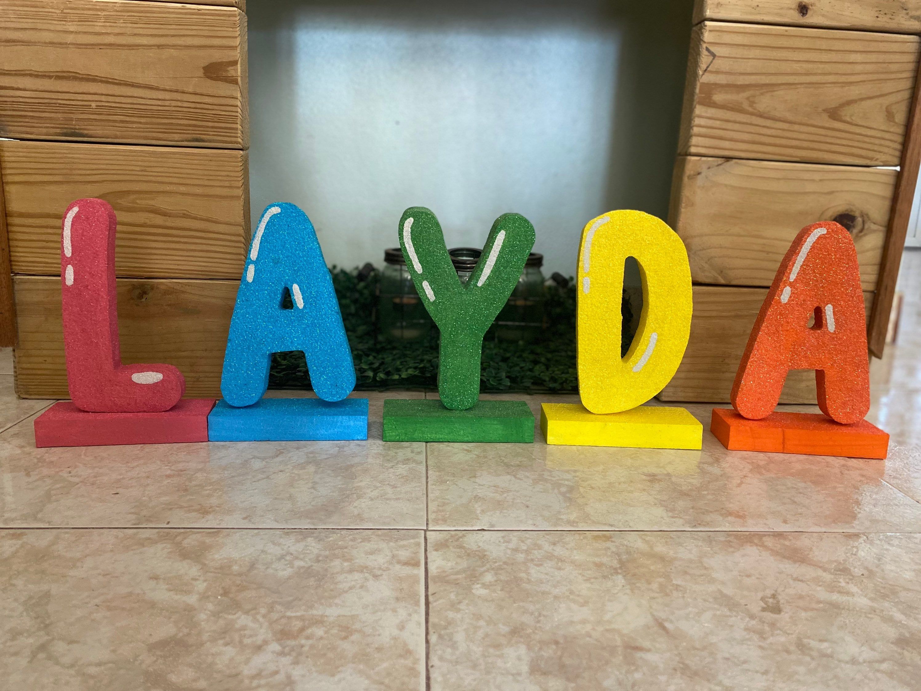 How To Put On A Necklace With Acrylics? CraftersMag